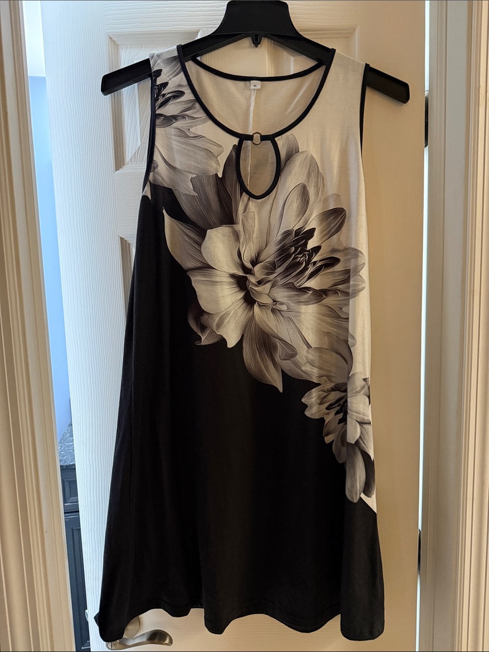 Black & White Floral Keyhole Sleeveless Dress